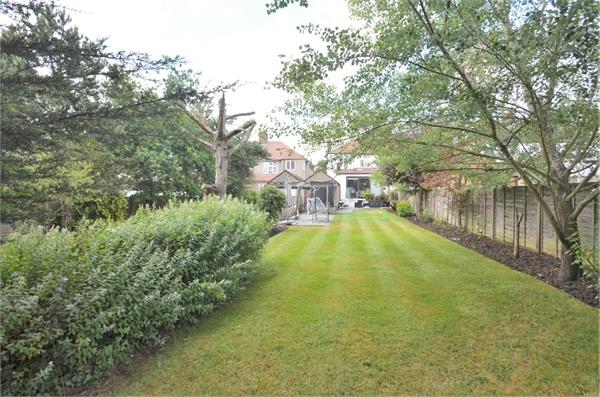 Longfield Avenue, Mill Hill